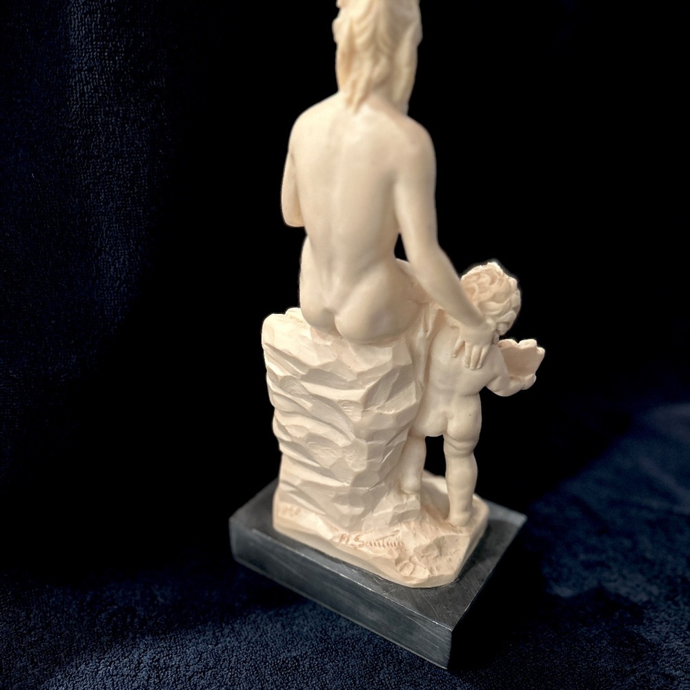 Figurine of Nude Goddess with Cherub - Picture 3 of 5